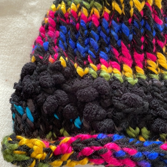 NWT - Hand-knitted hat - Picture 2 of 7